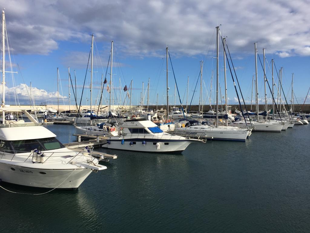 Hotel Puerto Calero Boat Exterior foto